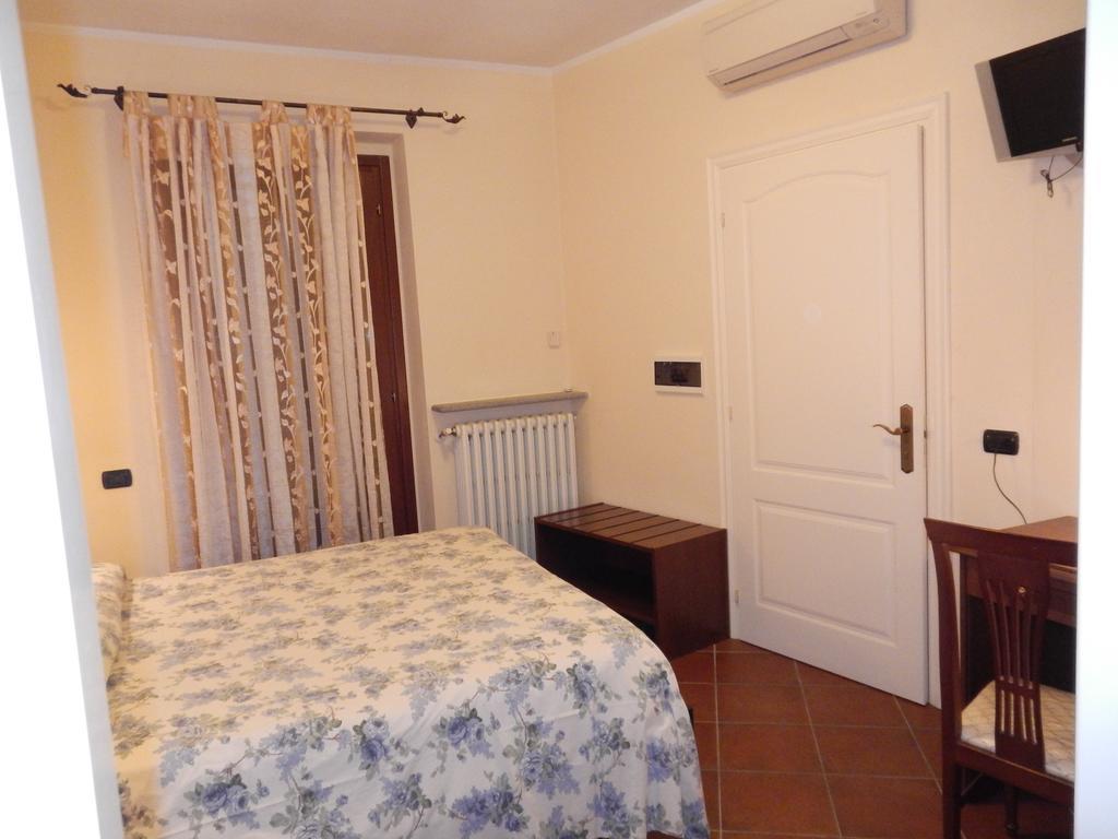 Risthotel Pizzeria Italia Godiasco Quarto foto